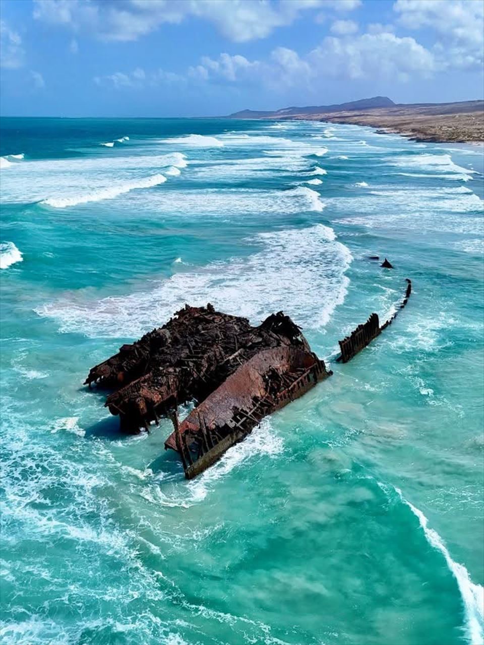 Naufrágio de Cabo Santa Maria no mar turquesa da excursão Dia Inteiro Norte & Sul, Boa Vista