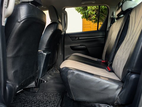 Bancos traseiros da Toyota Hilux 2023